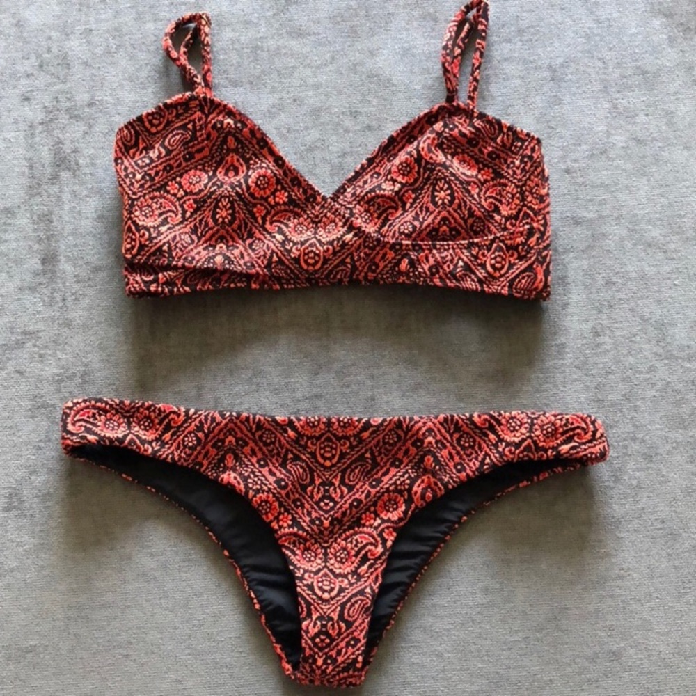 BEACH RIOT BIKINI